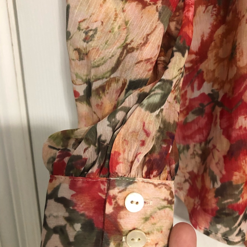 Truth by republic new blouse flowy floral fall colors women’s size XS NWT v neck - Picture 6 of 11